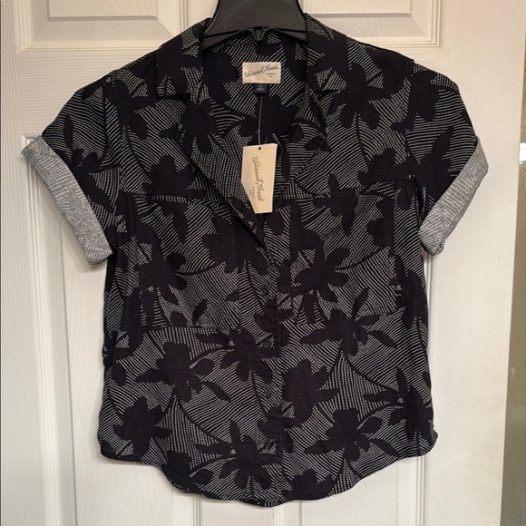 Universal Thread Gray Cuffed Sleeve Button Down Shirt hawaiian tropical vacay - Picture 1 of 5
